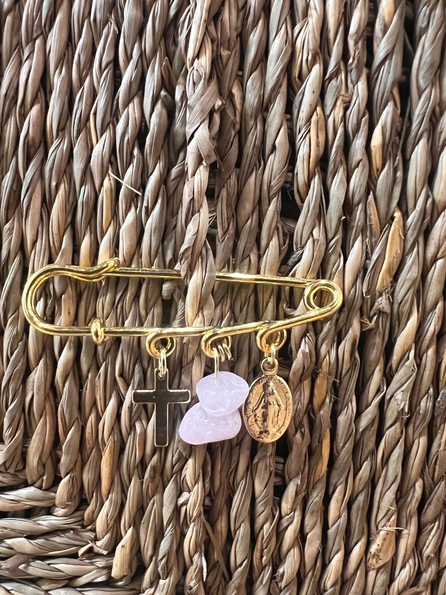 Broche porte bonheur