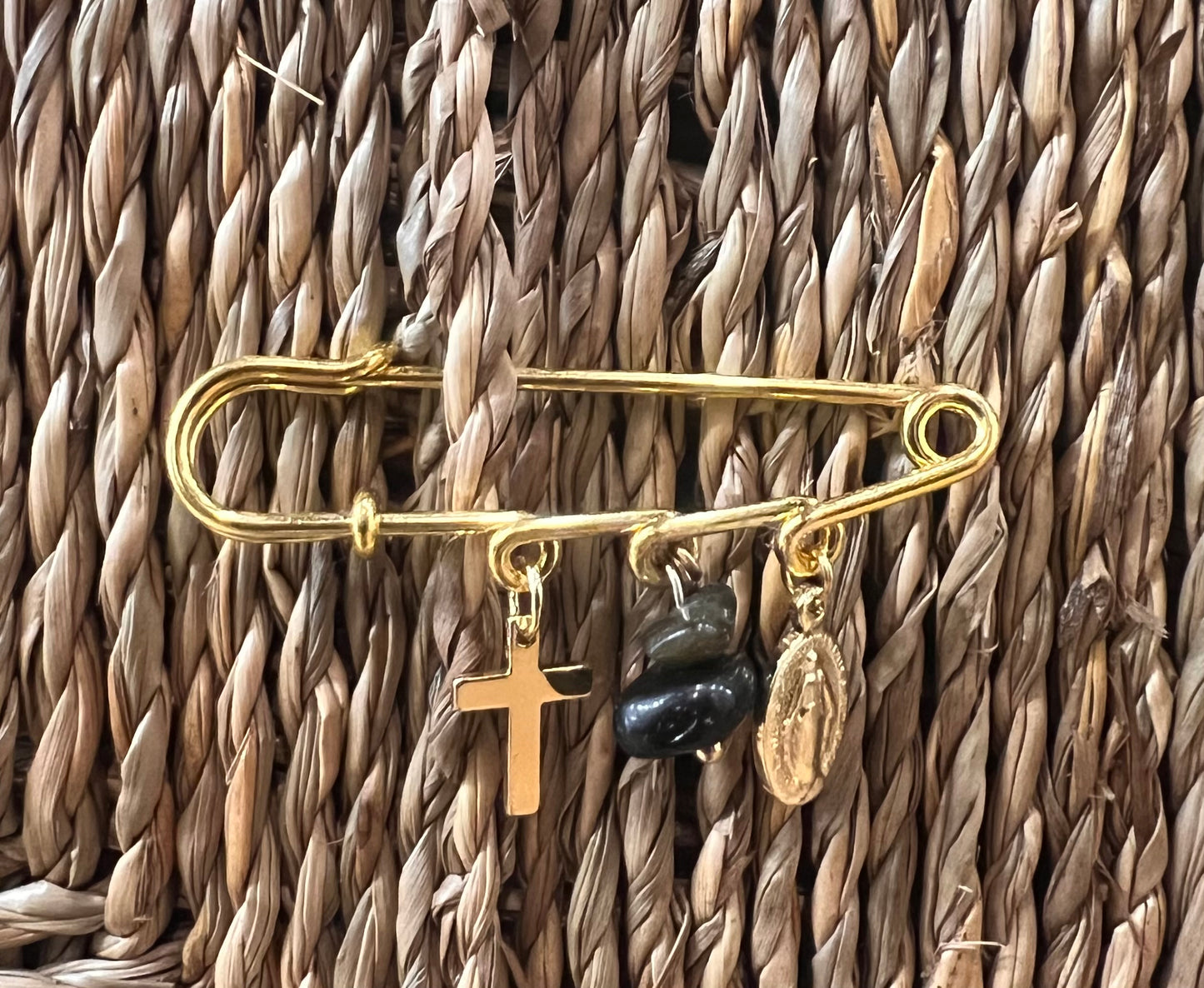 Broche porte bonheur