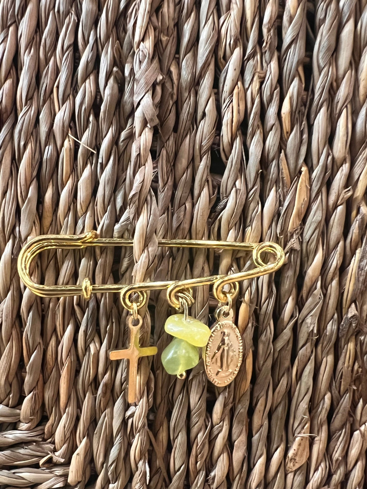 Broche porte bonheur
