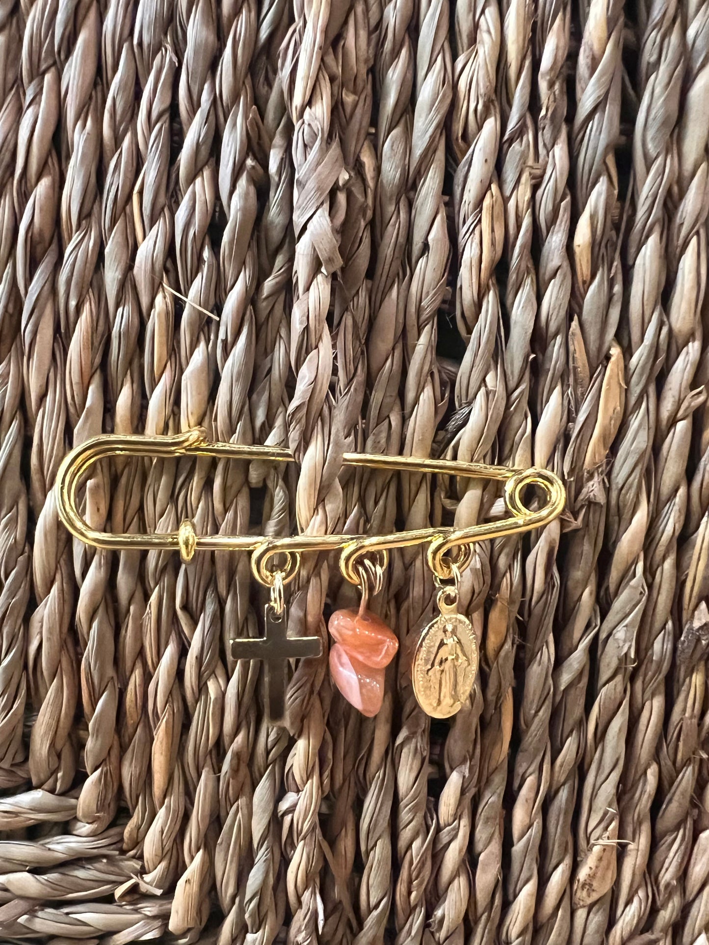 Broche porte bonheur
